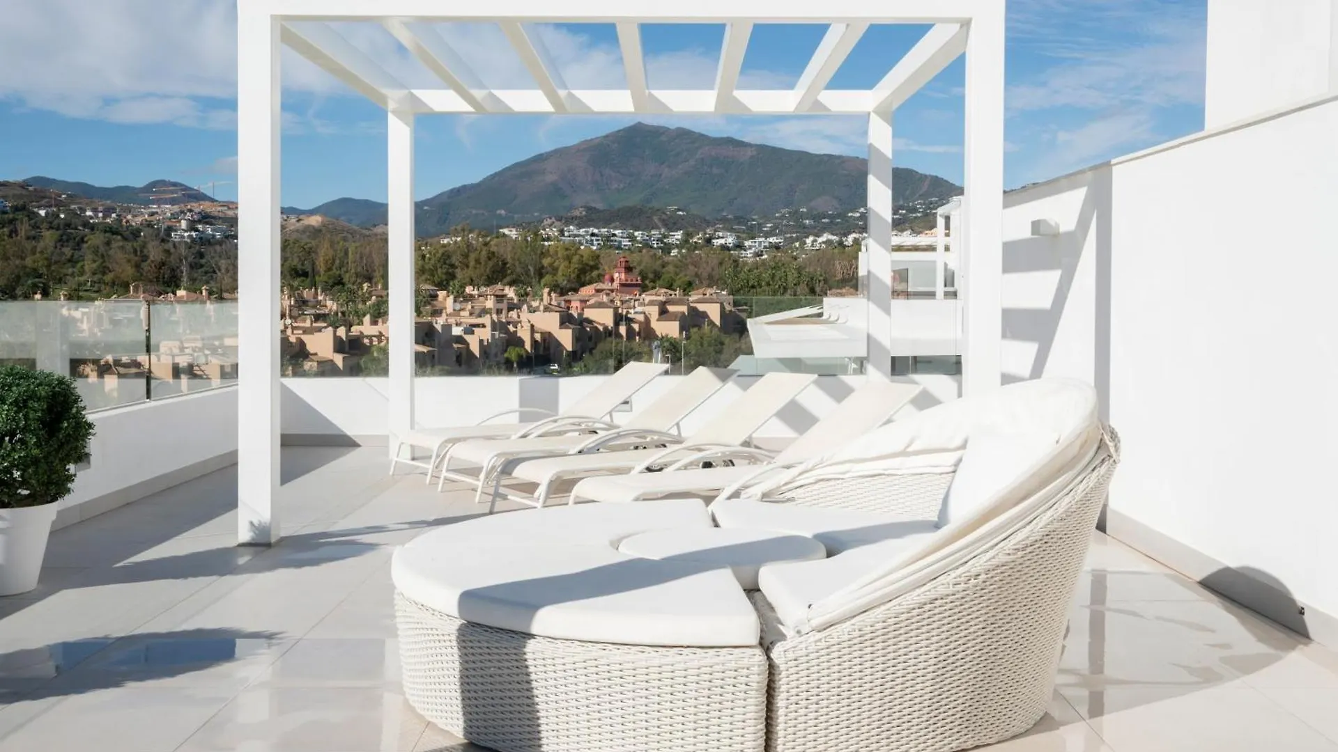 Modern Penthouse Cataleya, Estepona 0*,  Spain