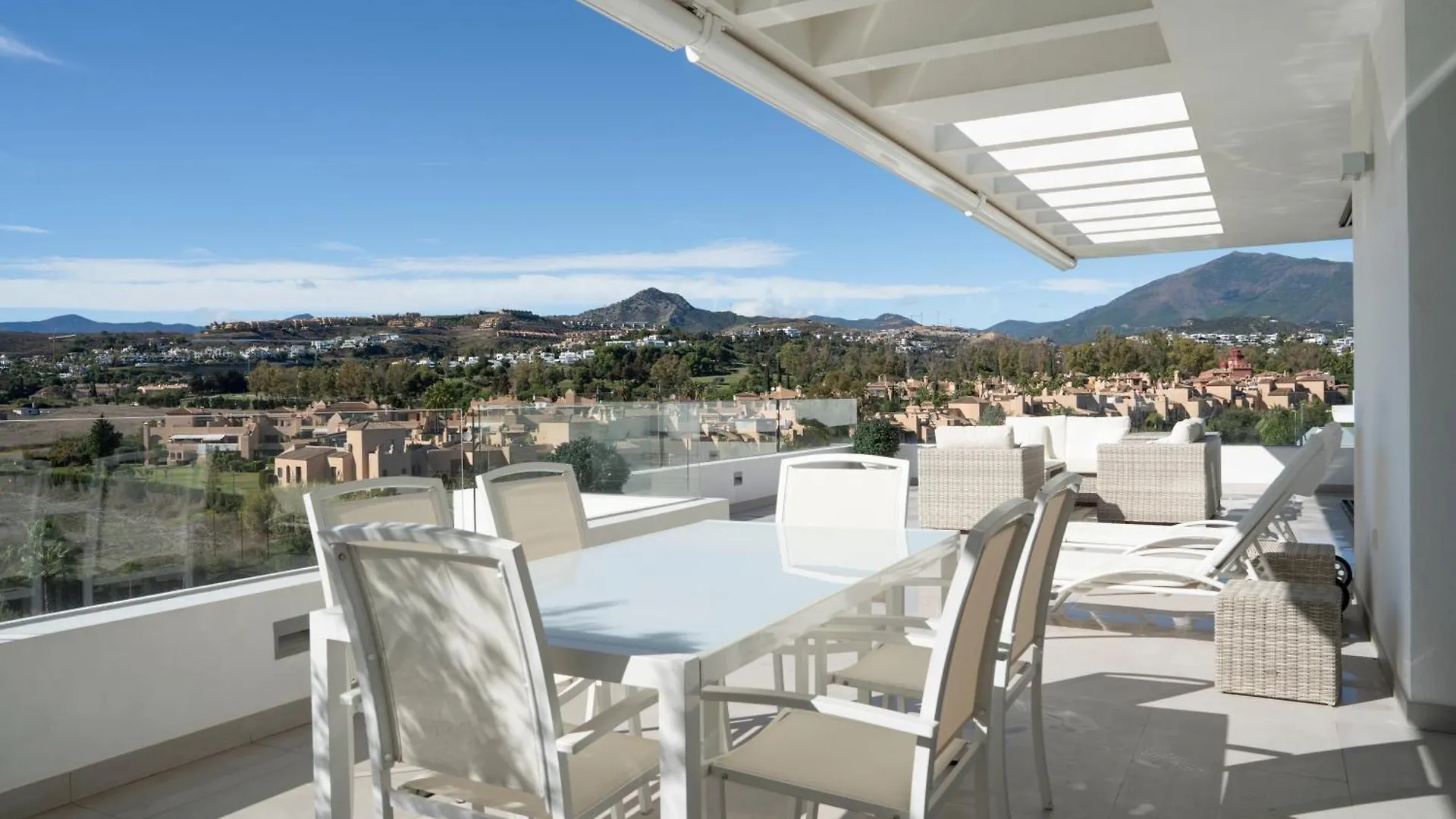 Modern Penthouse Cataleya, Estepona 0*,  Spain